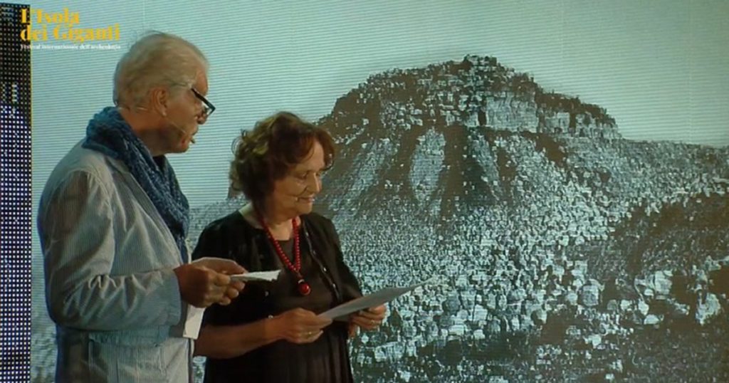Il Festival Internazionale dell’Archeologia – Isola dei Giganti ha preso avvio in un luogo magico e allo stesso tempo simbolico per la Sardegna: la reggia nuragica di Barumini, sito Unesco patrimonio dell’Umanità.